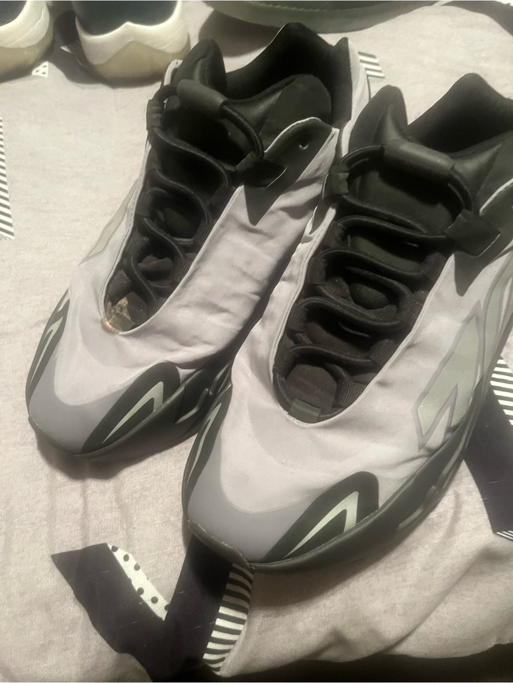 YEEZY 700